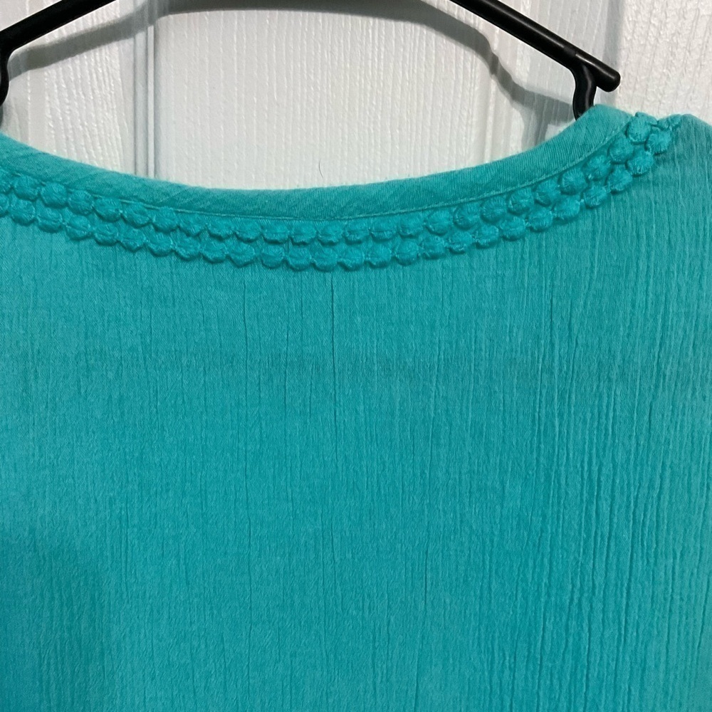 D&Co top. Size M. ruffled sleeves - Picture 6 of 8